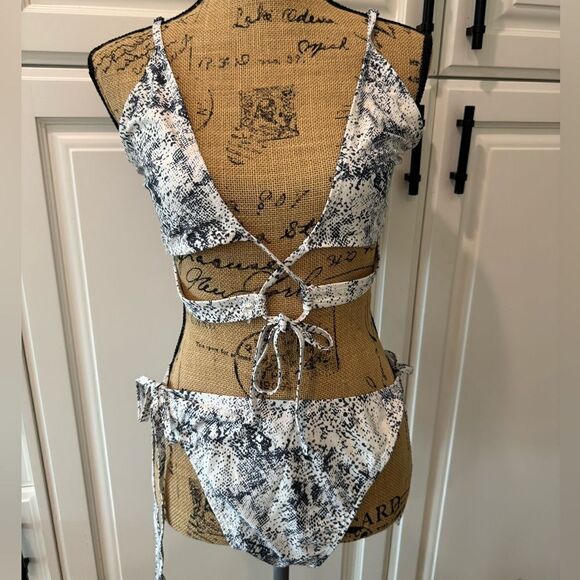 Nasty Gal snake skin print cut out bikini - Picture 1 of 6